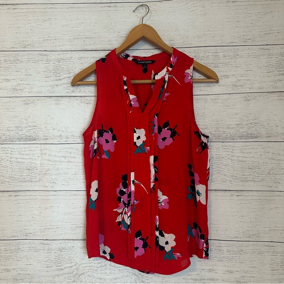 41 Hawthorn Breyon Red Floral Sleeveless Blouse. - Picture 2 of 5
